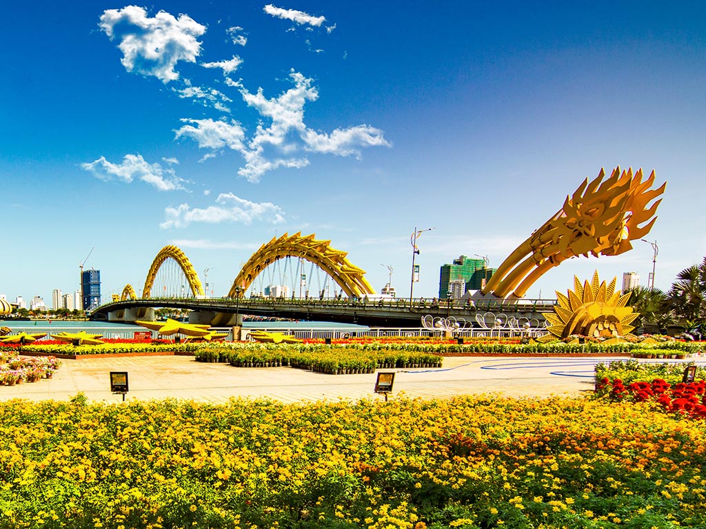 Da Nang attraction - Dragon Bridge