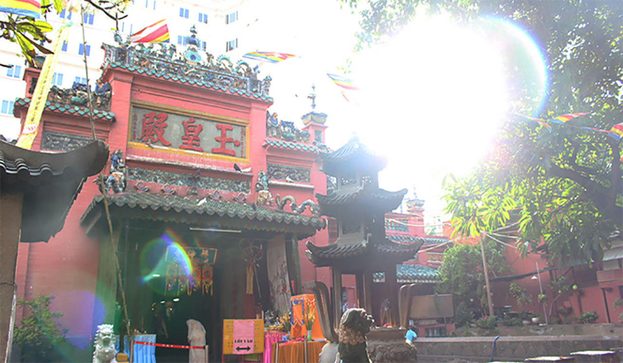  Top 12 must-visit attractions in Hanoi - Jade Emperor Pagoda