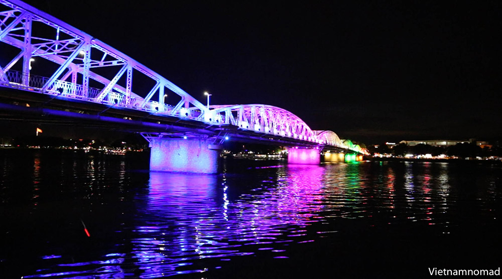 Perfume River – Trang Tien Bridge