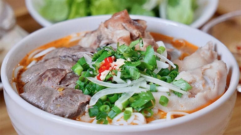 Top Vietnamese food - Bun Bo Hue