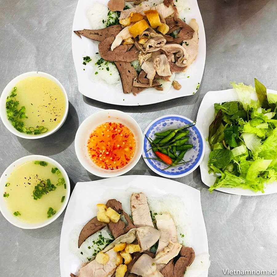 Must-try dishes in Quy Nhon - Banh Hoi Chao Long