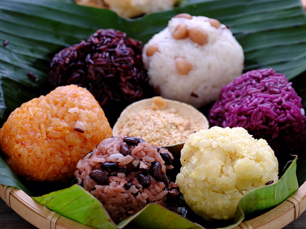 Xoi - or steamed sticky rice - accompanies our people from day-to-day meals to all the important events of our life.