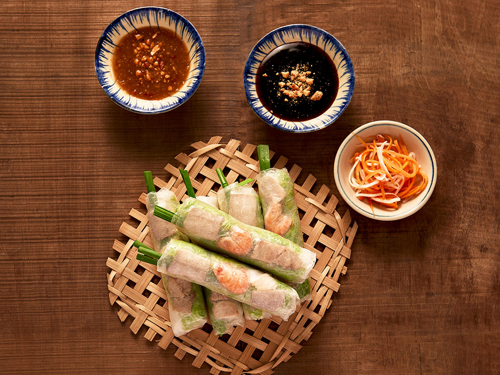 Little did we notice that goi cuon literally means salad rolls. So, instead of being mixed in a bowl, the ingredients are wrapped in rice papers into rolls to make them more shareable and portable. 