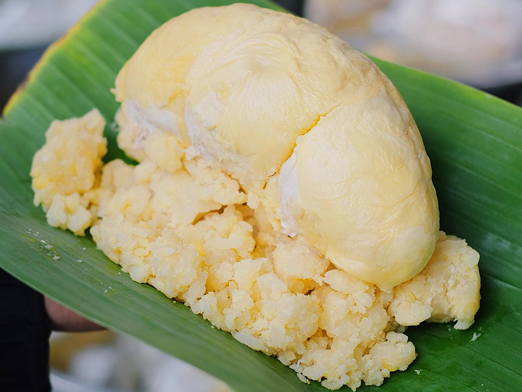Xoi sau rieng (sticky rice with durian)