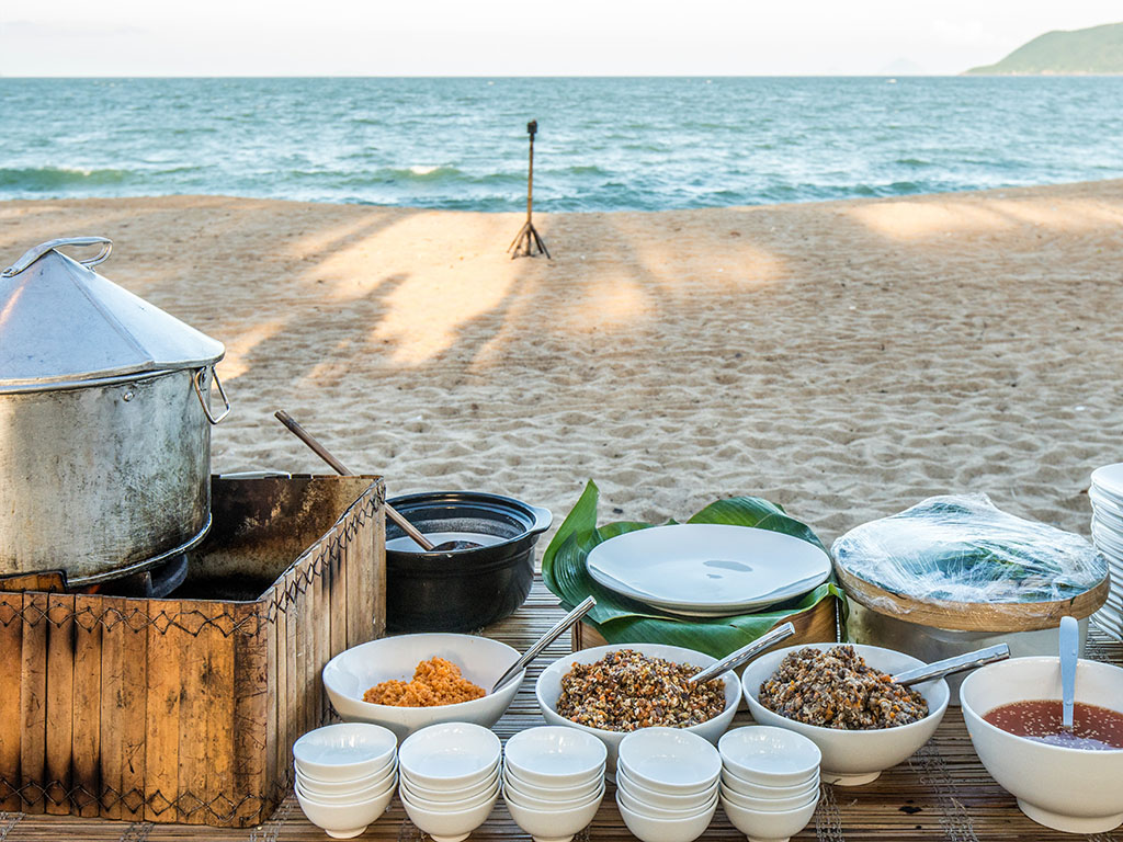 You can customize the types of toppings you want for your banh cuon. All the restaurants are happy to remove or add more of your favored cold cuts.