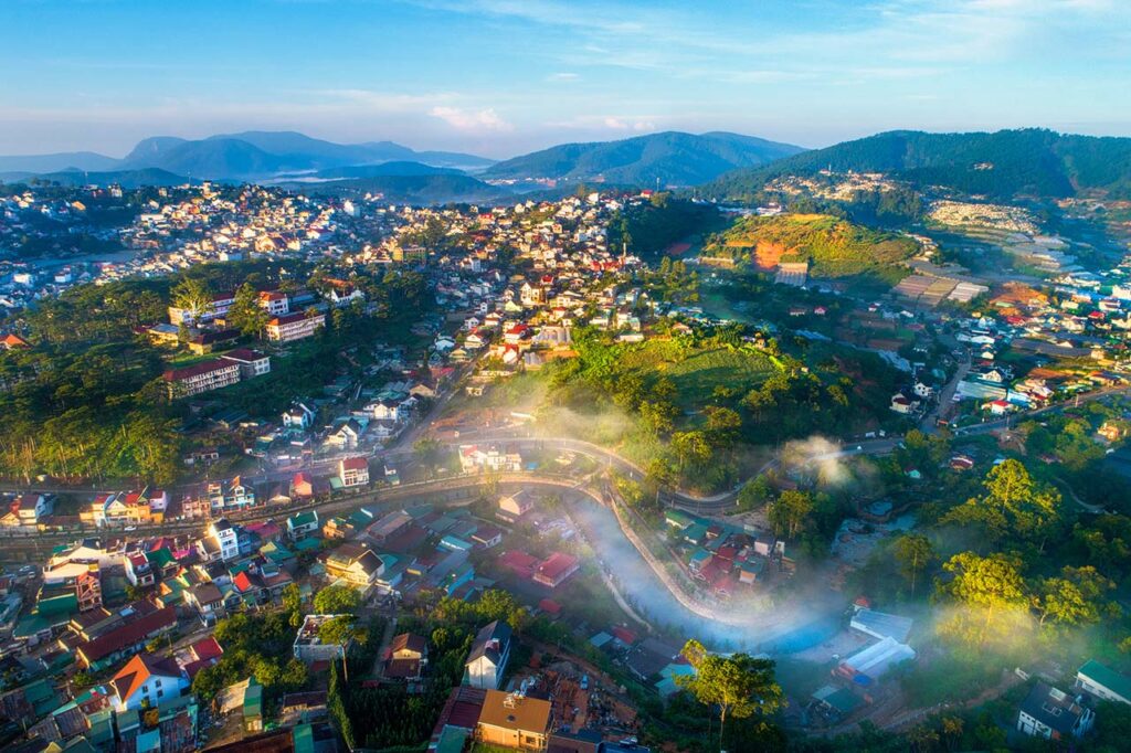 Dalat boasts enchanting landscapes and favorable weather conditions year-round, making it a premier holiday destination in the South.