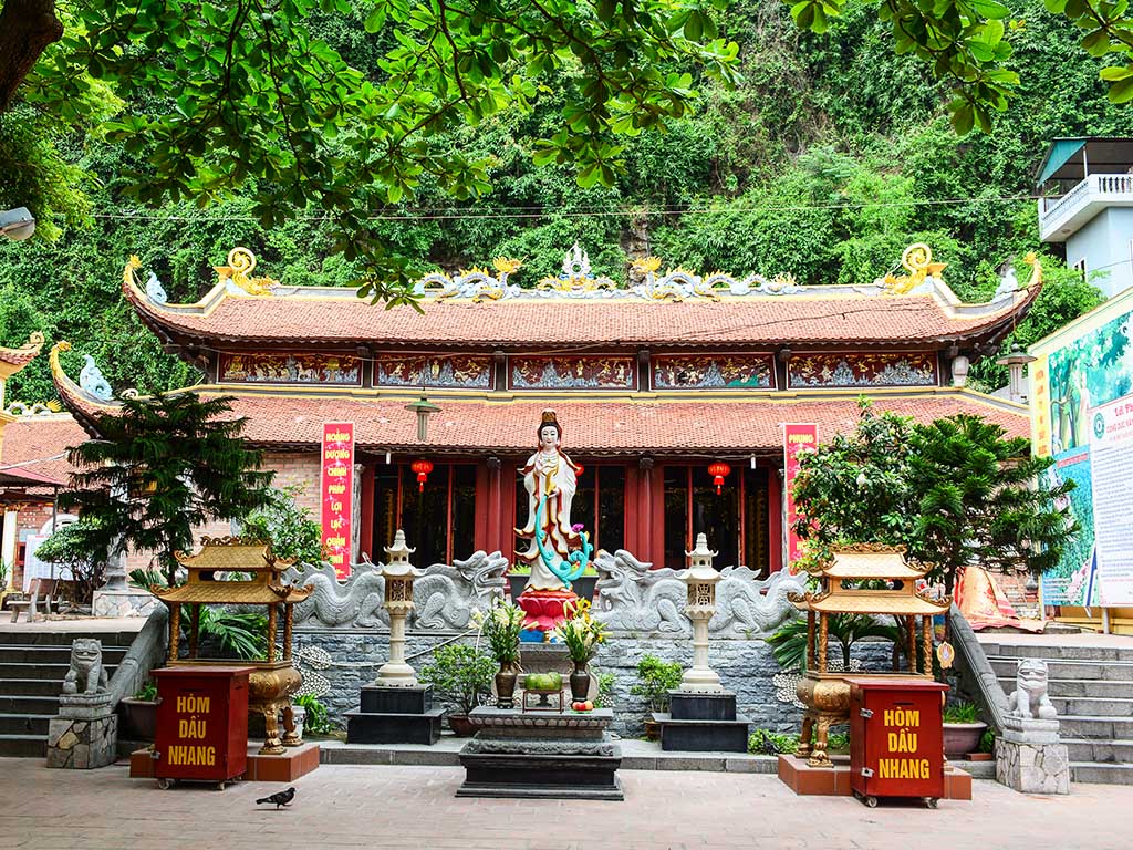 The 6 best attractions in Ha Long City - Long Tien Pagoda