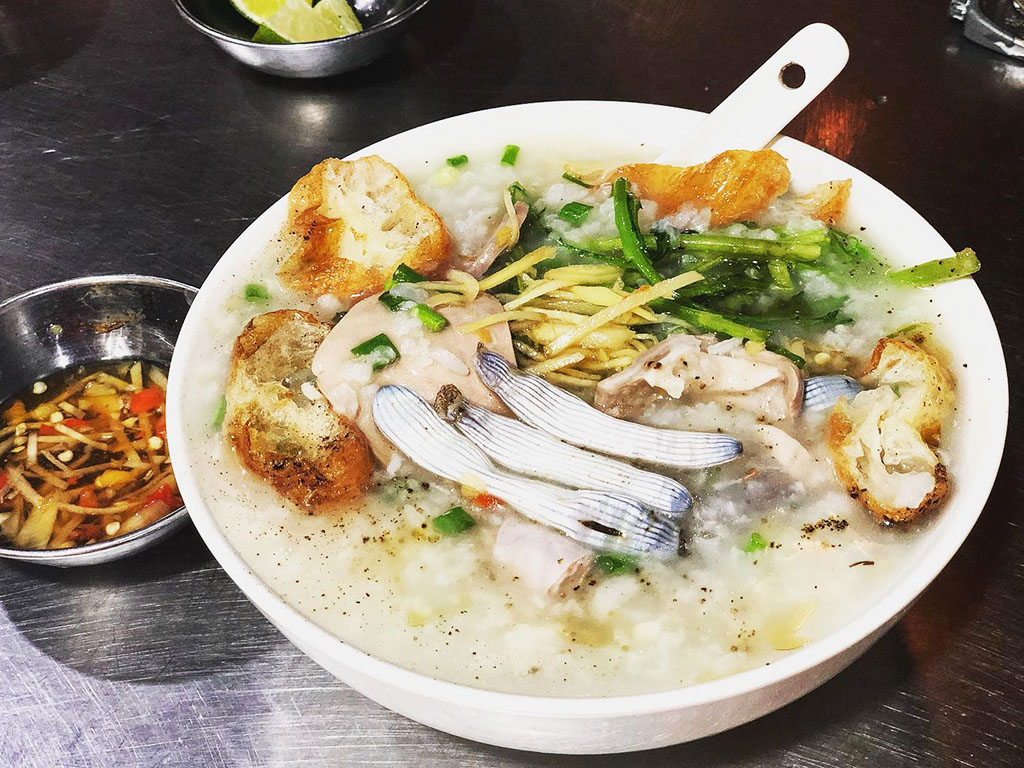 5 must-try foods in Ha Long - Sa Sung