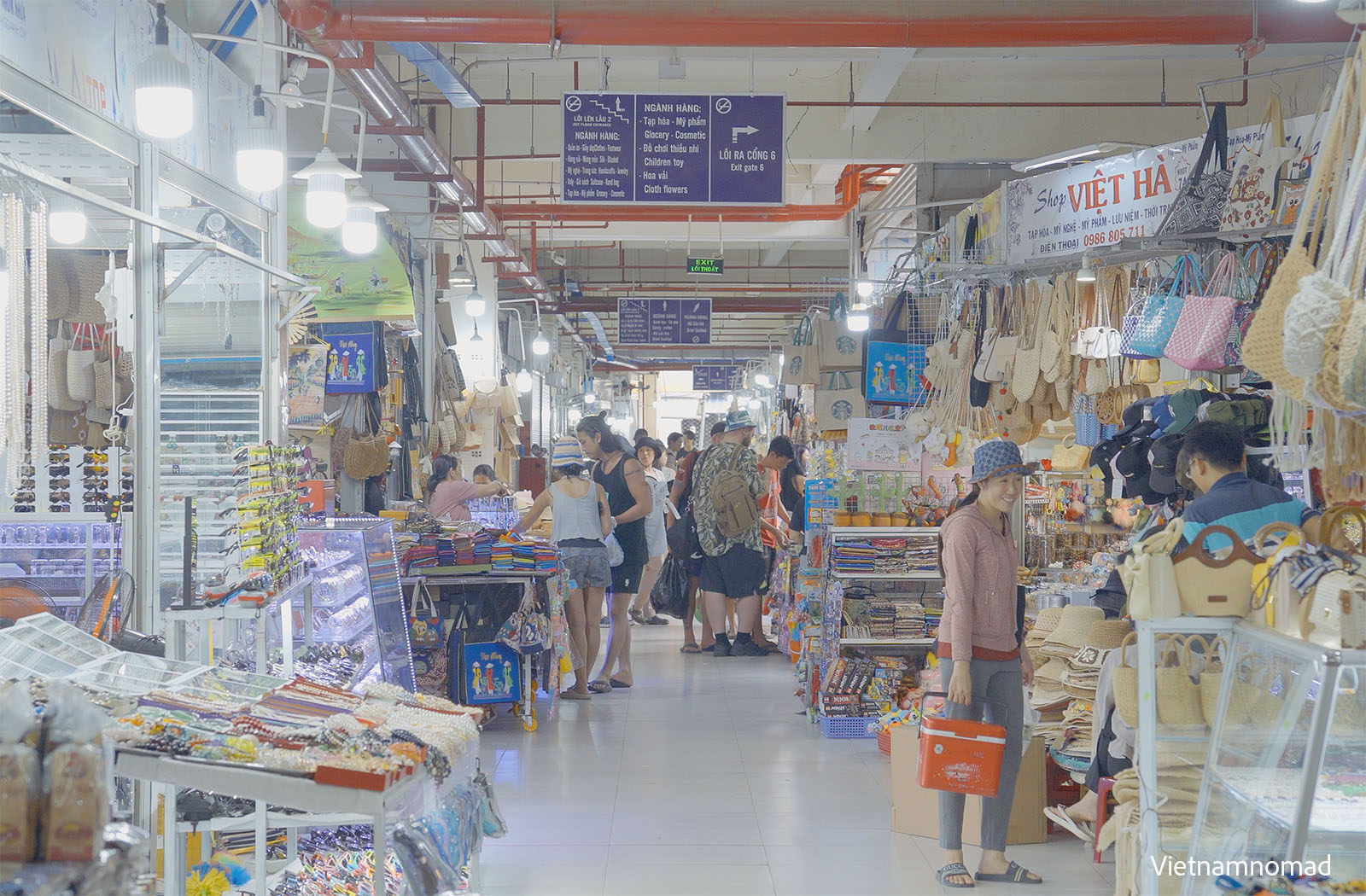 A bustling corner of Dam Market.