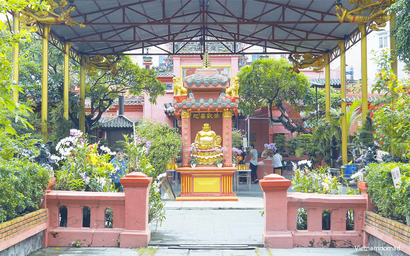 Exterior view of the Jade Emperor Pagoda