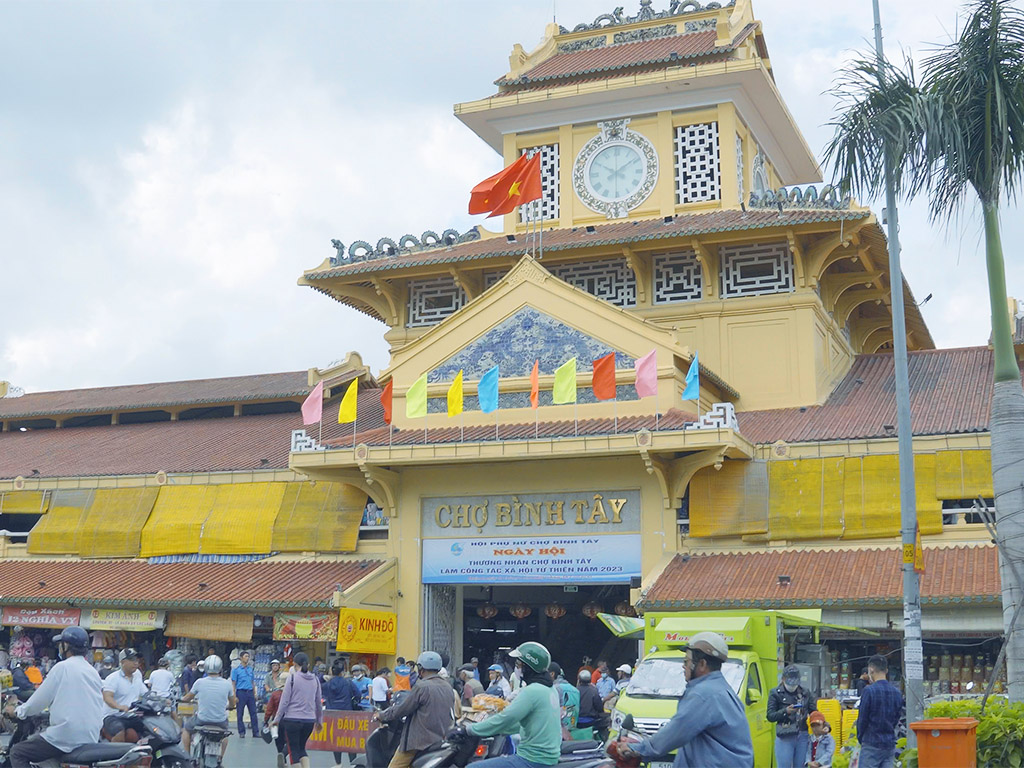 Binh Tay Market